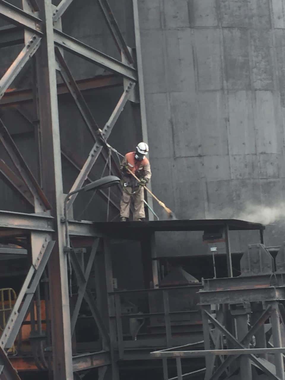 Aseo industrial vertical en techo