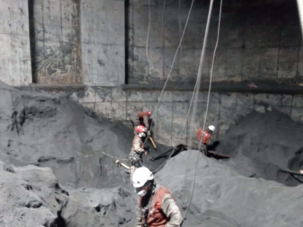 Descolapso de silo interior con técnicas verticales