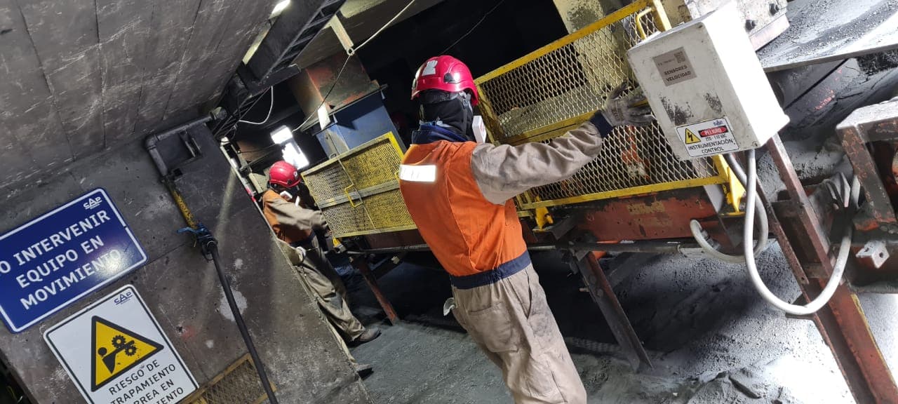 Primeros contratos con minería top