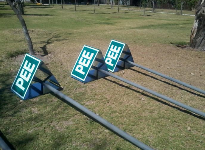 Señalética PEE instalada en terreno